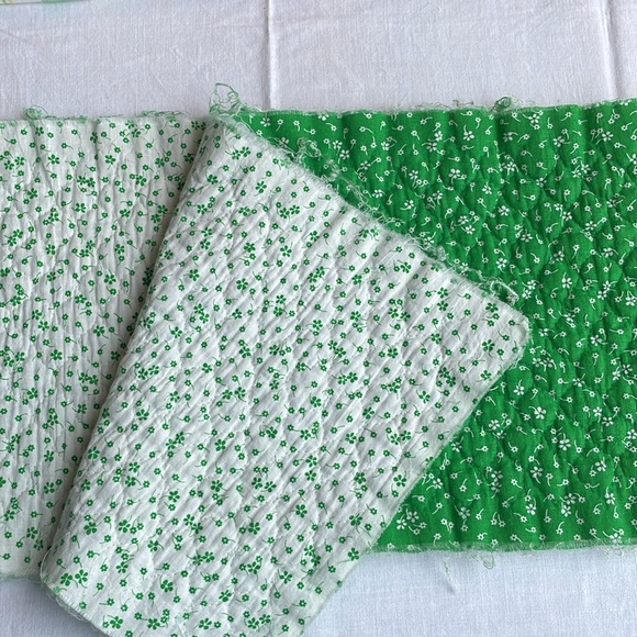 Fabric remnants, 3 pieces, cotton/cotton blend, springtime and farm motif - Picture 2 of 5